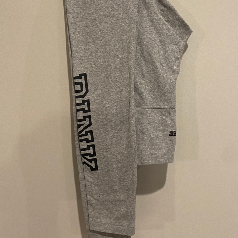 NWOT VS PINK LEGGINGS